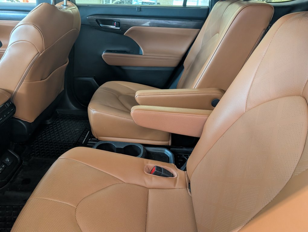 2023 Toyota Highlander hybrid LIMITED AWD, in Magog, Quebec - 11 - w1024h768px