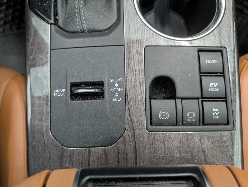 2023 Toyota Highlander hybrid LIMITED AWD, in Magog, Quebec - 18 - w1024h768px