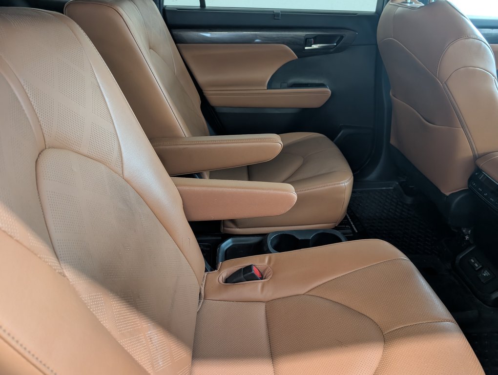 2023 Toyota Highlander hybrid LIMITED AWD, in Magog, Quebec - 8 - w1024h768px