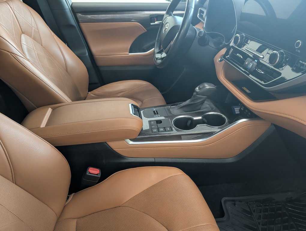 2023 Toyota Highlander hybrid LIMITED AWD, in Magog, Quebec - 7 - w1024h768px