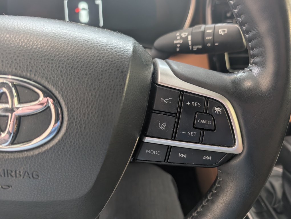 2023 Toyota Highlander hybrid LIMITED AWD, in Magog, Quebec - 22 - w1024h768px