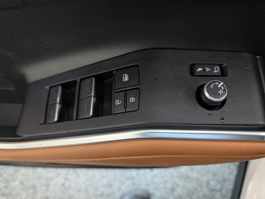 2023 Toyota Highlander hybrid LIMITED AWD, in Magog, Quebec - 15 - w1024h768px