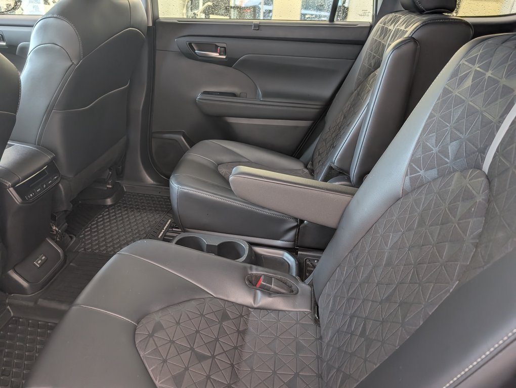 2024 Toyota Highlander hybrid XLE NIGHTSHADE AWD, in Magog, Quebec - 12 - w1024h768px