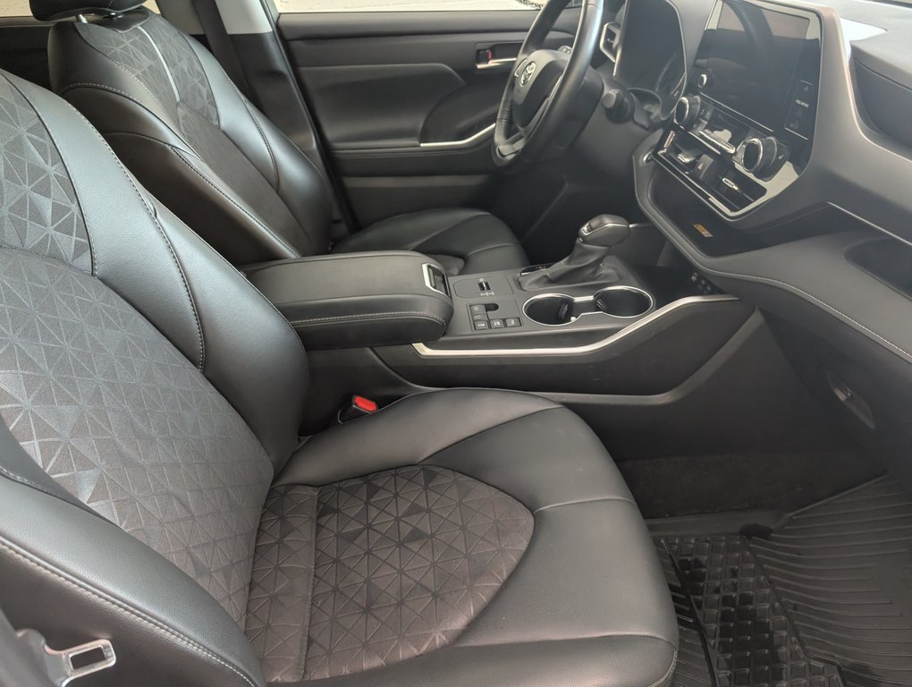 2024 Toyota Highlander hybrid XLE NIGHTSHADE AWD, in Magog, Quebec - 9 - w1024h768px