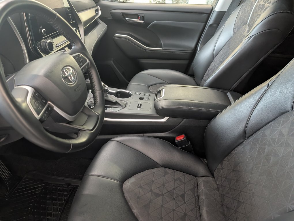 2024 Toyota Highlander hybrid XLE NIGHTSHADE AWD, in Magog, Quebec - 13 - w1024h768px