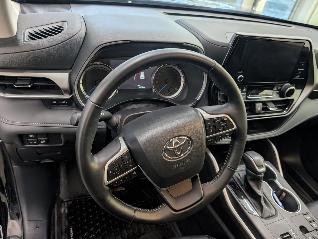 2025 Toyota Highlander hybrid XLE, AWD, in Magog, Quebec - 13 - w1024h768px