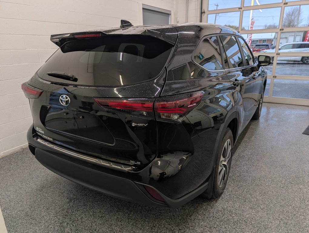 2025 Toyota Highlander hybrid XLE, AWD, in Magog, Quebec - 3 - w1024h768px