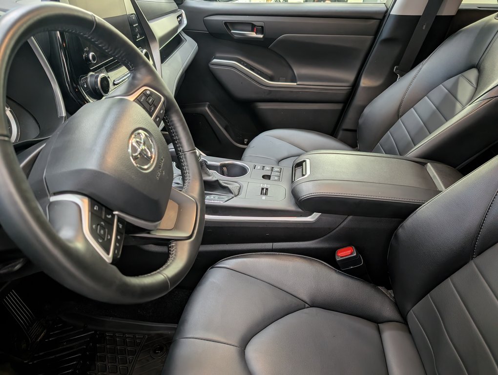 2025 Toyota Highlander hybrid XLE, AWD, in Magog, Quebec - 12 - w1024h768px