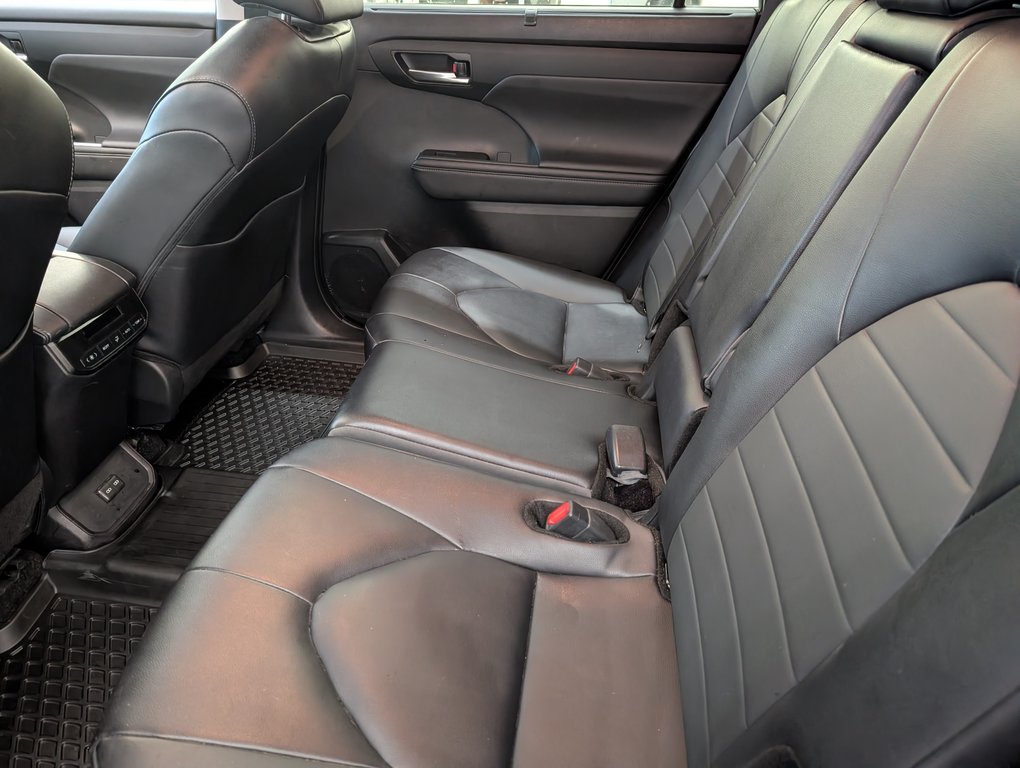 2025 Toyota Highlander hybrid XLE, AWD, in Magog, Quebec - 11 - w1024h768px