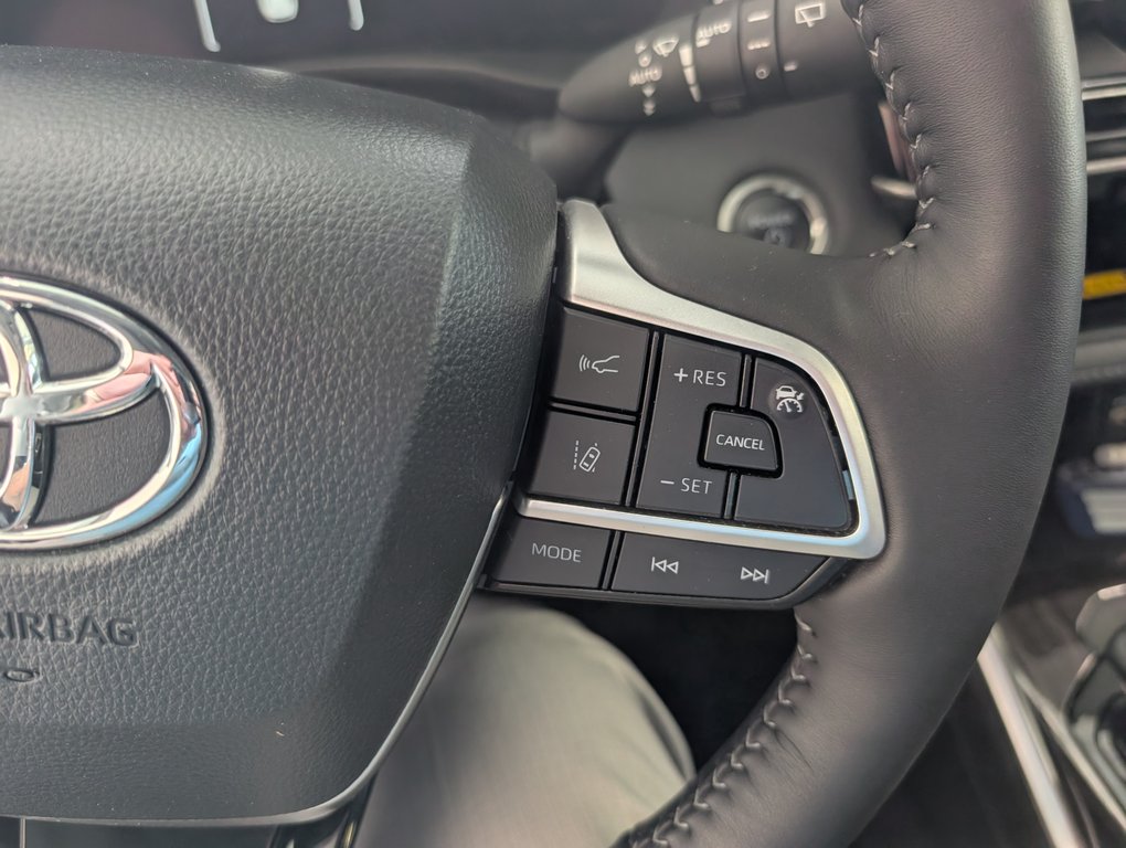 2026 Toyota Highlander Hybrid LIMITED AWD, in Magog, Quebec - 23 - w1024h768px