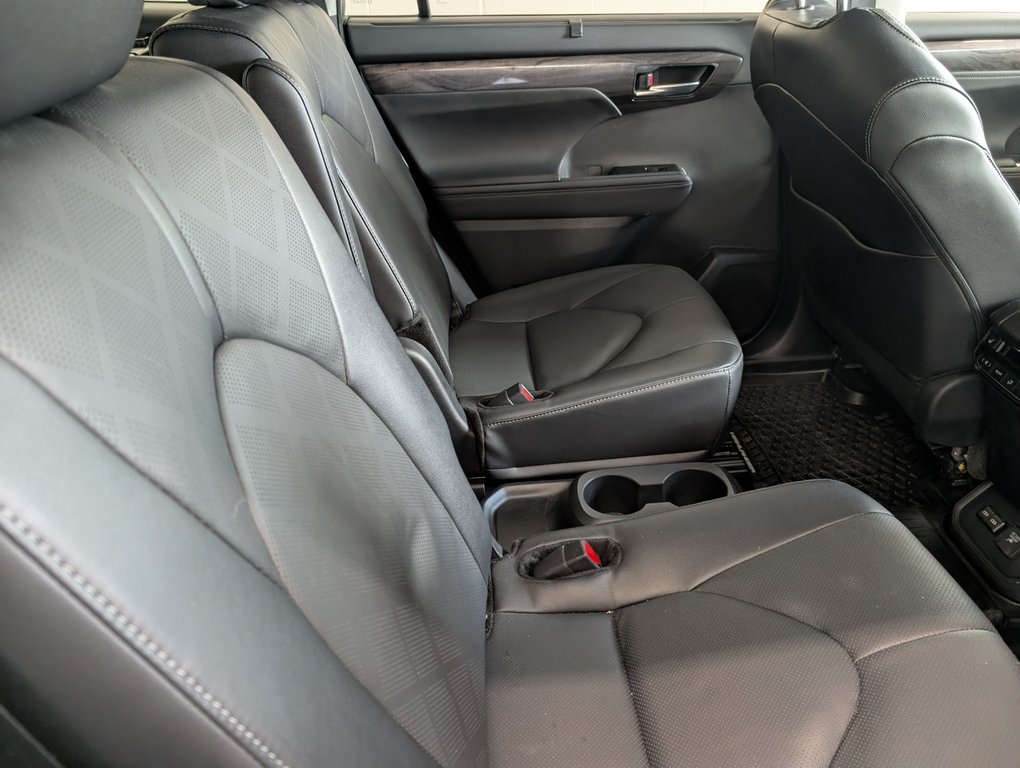 2026 Toyota Highlander Hybrid LIMITED AWD, in Magog, Quebec - 7 - w1024h768px