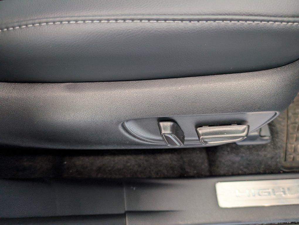 2026 Toyota Highlander Hybrid LIMITED AWD, in Magog, Quebec - 10 - w1024h768px
