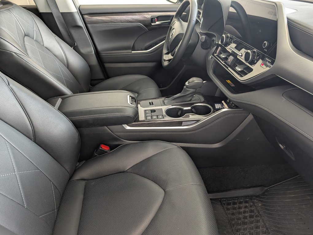 2026 Toyota Highlander Hybrid LIMITED AWD, in Magog, Quebec - 8 - w1024h768px