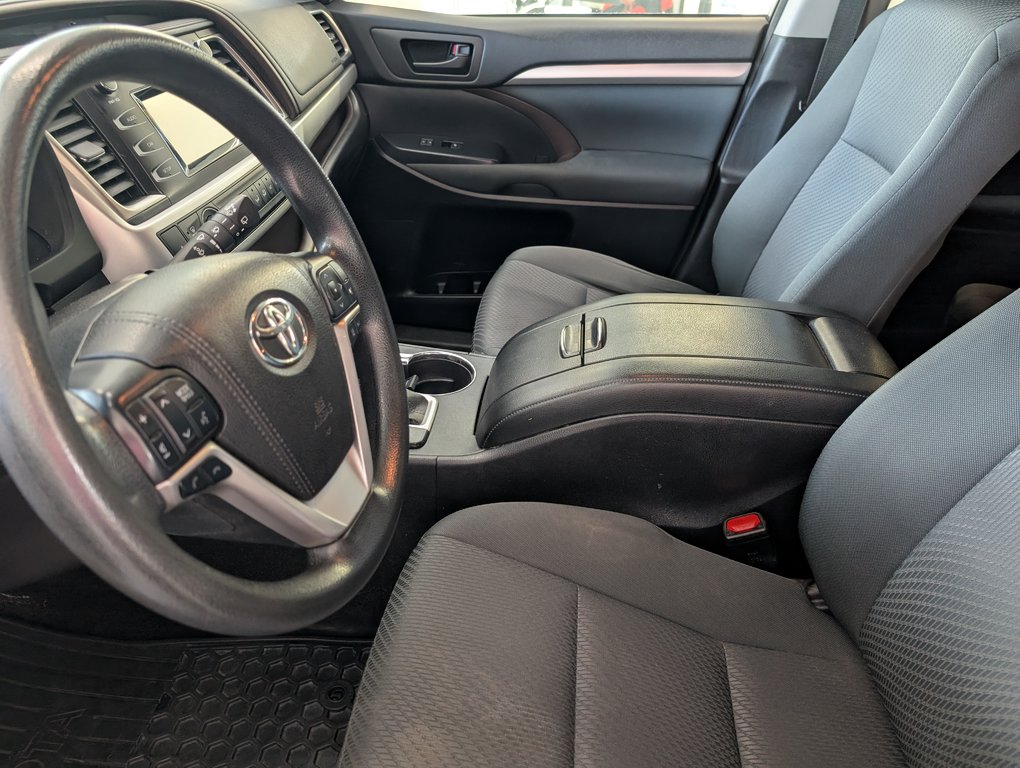2017 Toyota Highlander LE AWD, in Magog, Quebec - 12 - w1024h768px