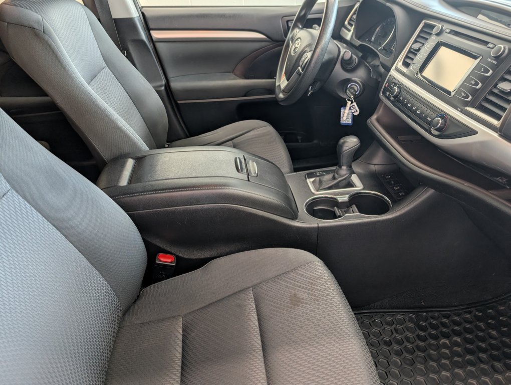 2017 Toyota Highlander LE AWD, in Magog, Quebec - 9 - w1024h768px