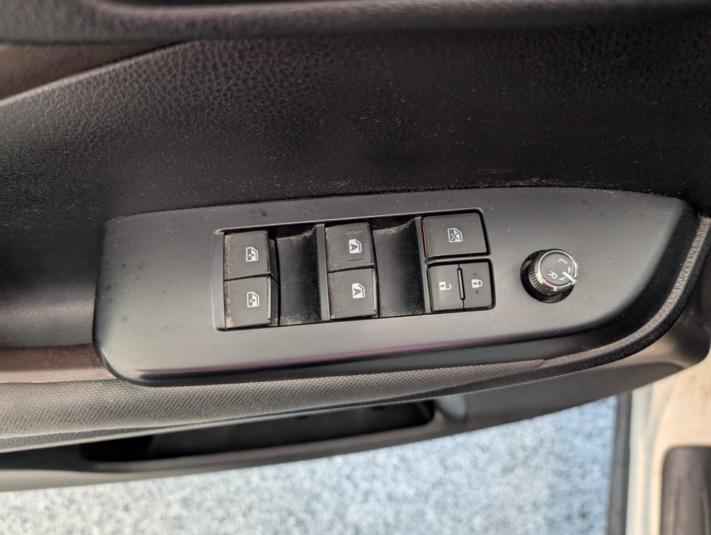2017 Toyota Highlander LE AWD, in Magog, Quebec - 14 - w1024h768px