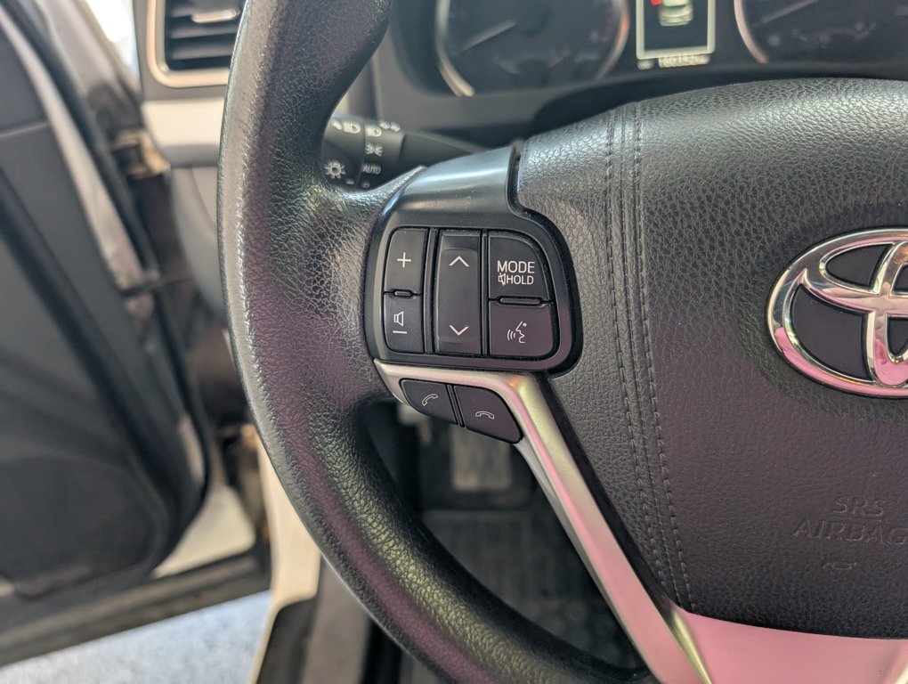 2017 Toyota Highlander LE AWD, in Magog, Quebec - 18 - w1024h768px