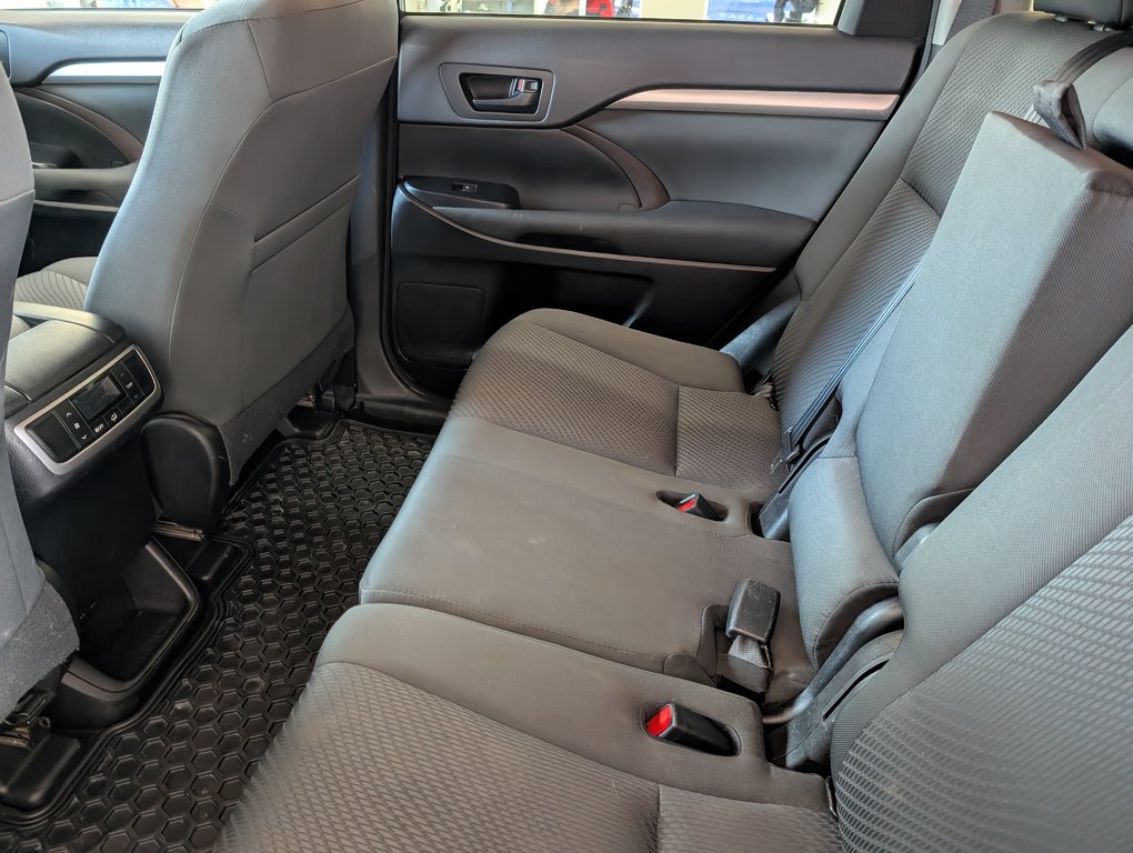2017 Toyota Highlander LE AWD, in Magog, Quebec - 11 - w1024h768px