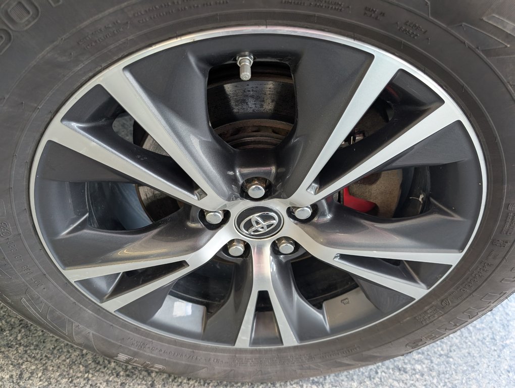 2017 Toyota Highlander LE AWD, in Magog, Quebec - 24 - w1024h768px