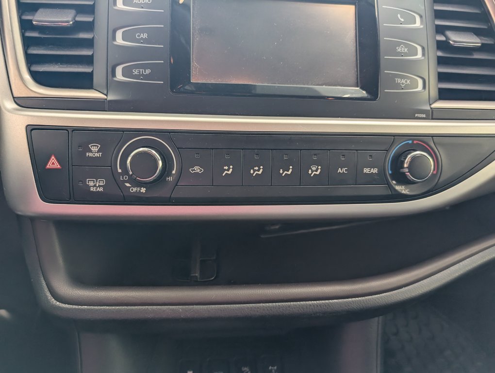 2017 Toyota Highlander LE AWD, in Magog, Quebec - 17 - w1024h768px