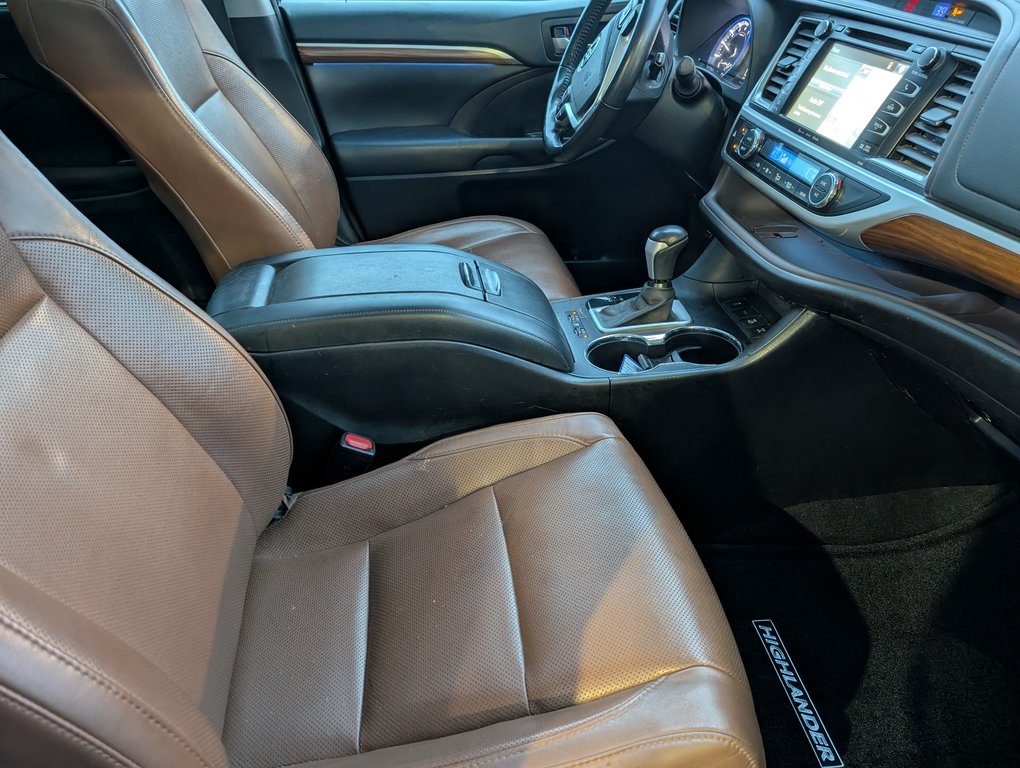 2017 Toyota Highlander Limited AWD, in Magog, Quebec - 9 - w1024h768px