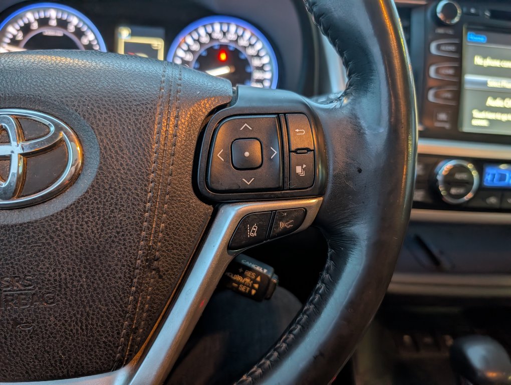 2017 Toyota Highlander Limited AWD, in Magog, Quebec - 22 - w1024h768px