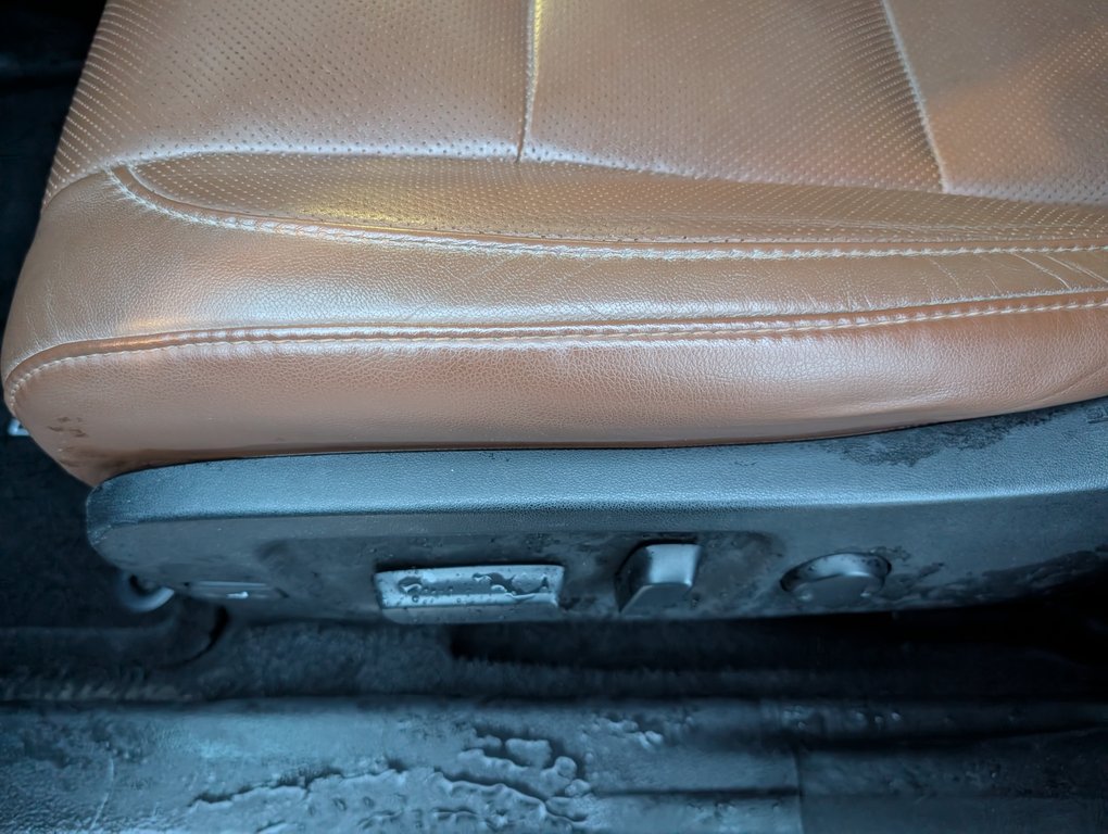 2017 Toyota Highlander Limited AWD, in Magog, Quebec - 14 - w1024h768px