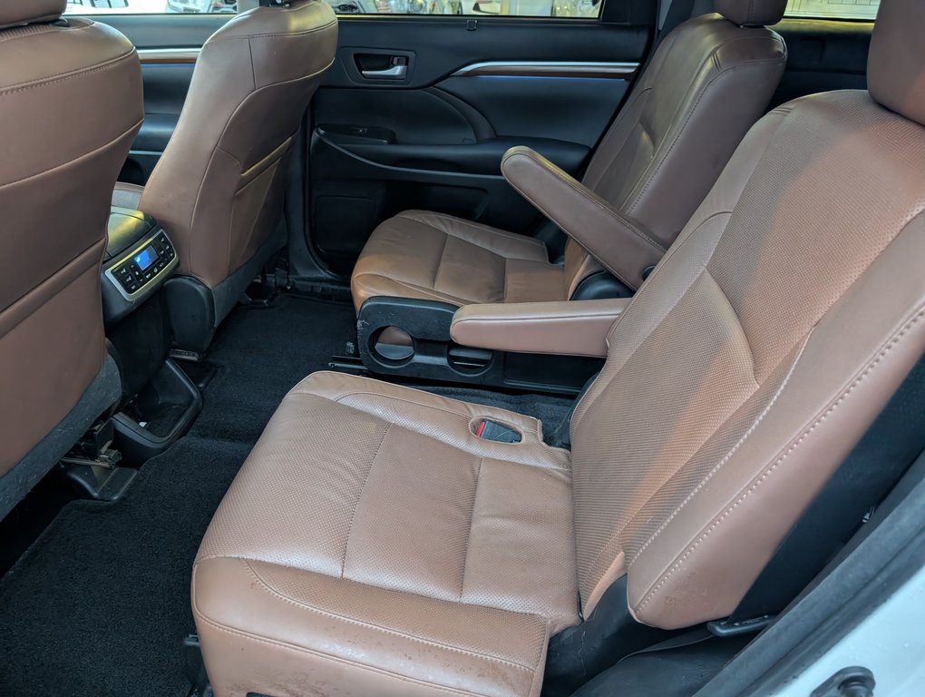 2017 Toyota Highlander Limited AWD, in Magog, Quebec - 11 - w1024h768px