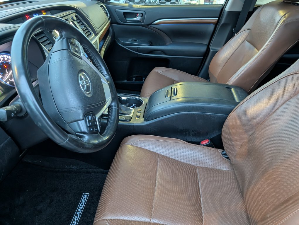 2017 Toyota Highlander Limited AWD, in Magog, Quebec - 12 - w1024h768px