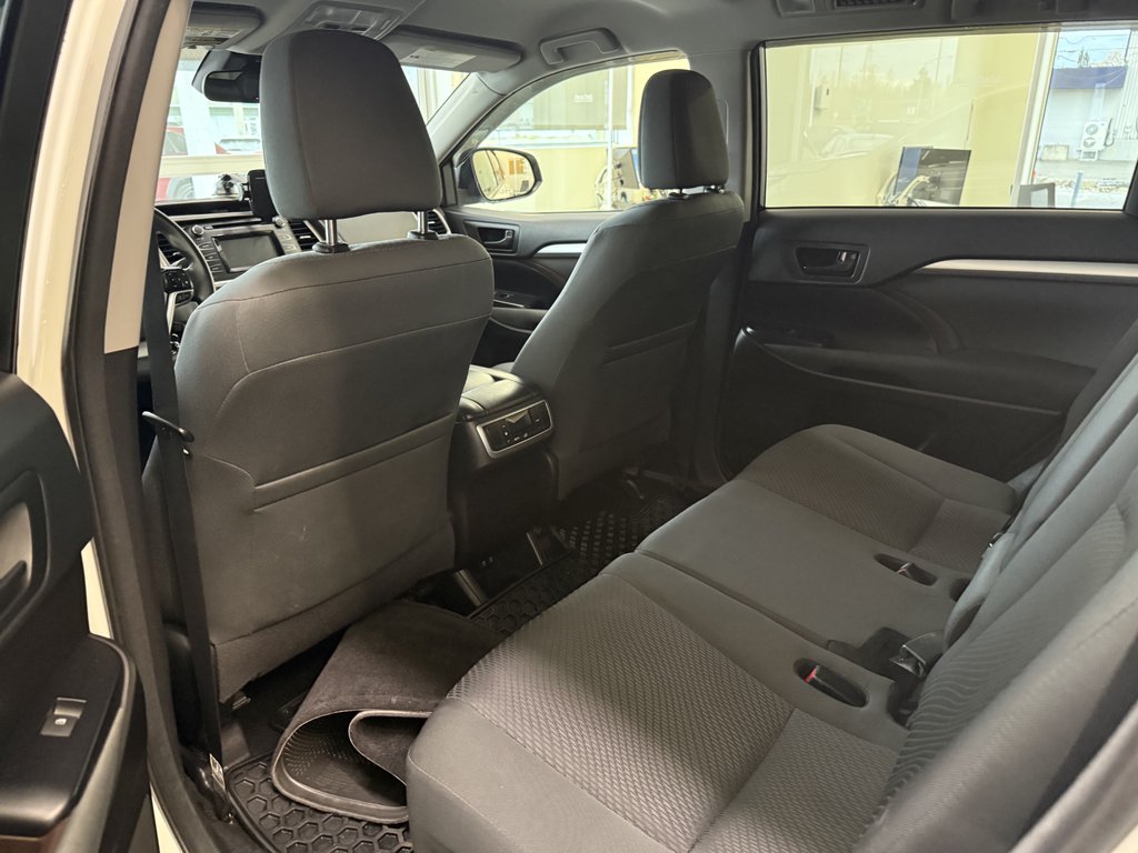 2017 Toyota Highlander LE AWD, in Magog, Quebec - 11 - w1024h768px