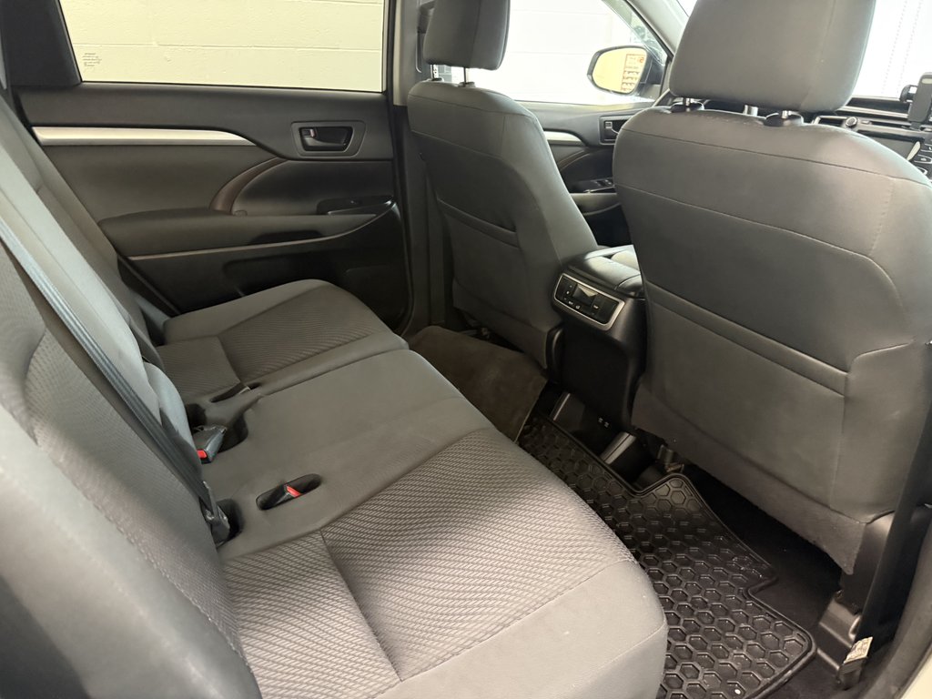 2017 Toyota Highlander LE AWD, in Magog, Quebec - 9 - w1024h768px