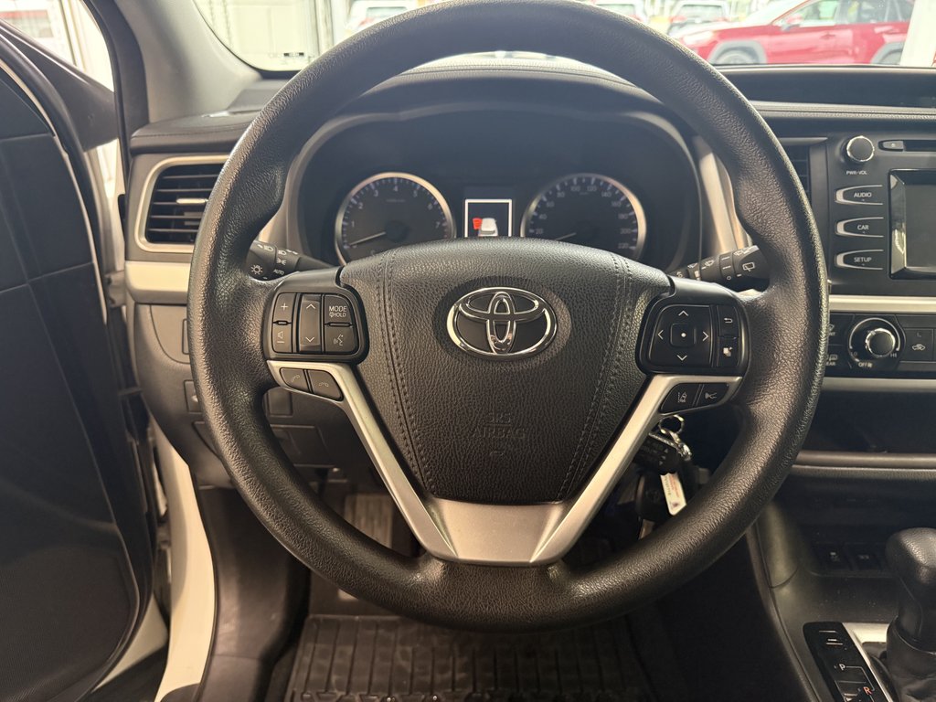 2017 Toyota Highlander LE AWD, in Magog, Quebec - 14 - w1024h768px