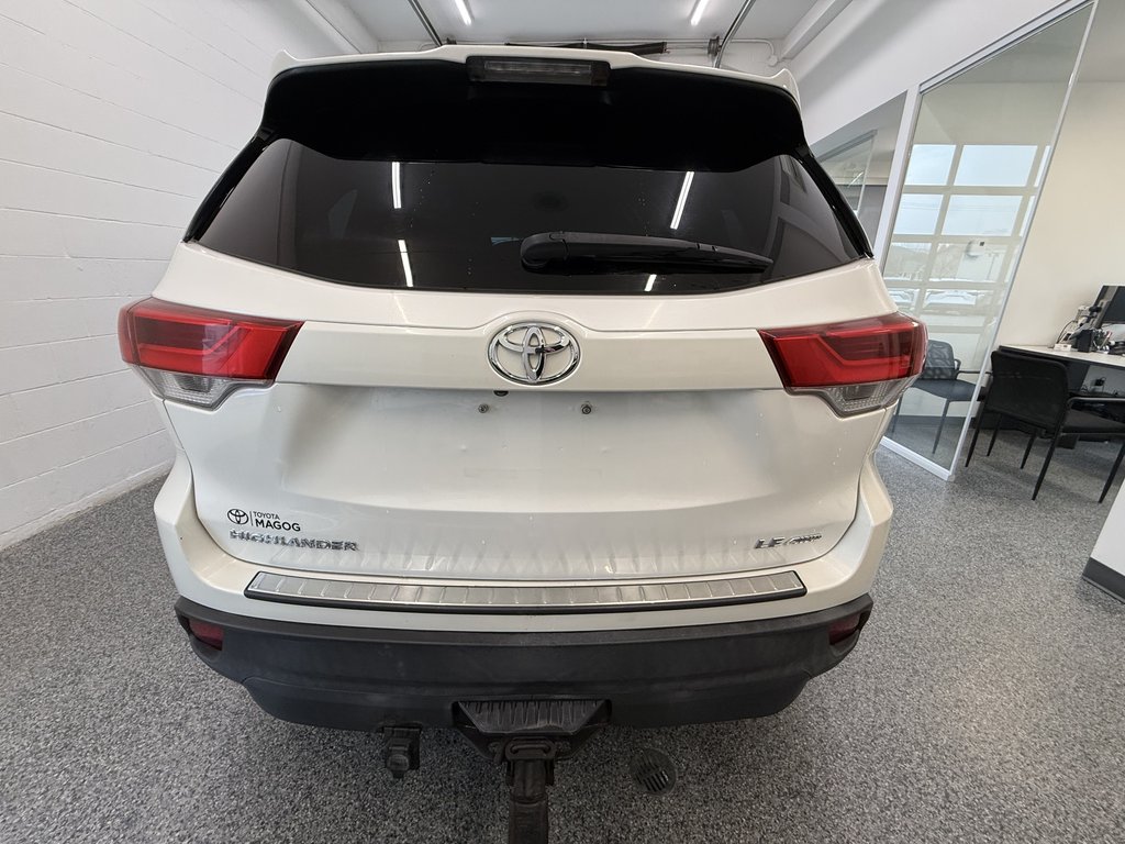 2017 Toyota Highlander LE AWD, in Magog, Quebec - 4 - w1024h768px