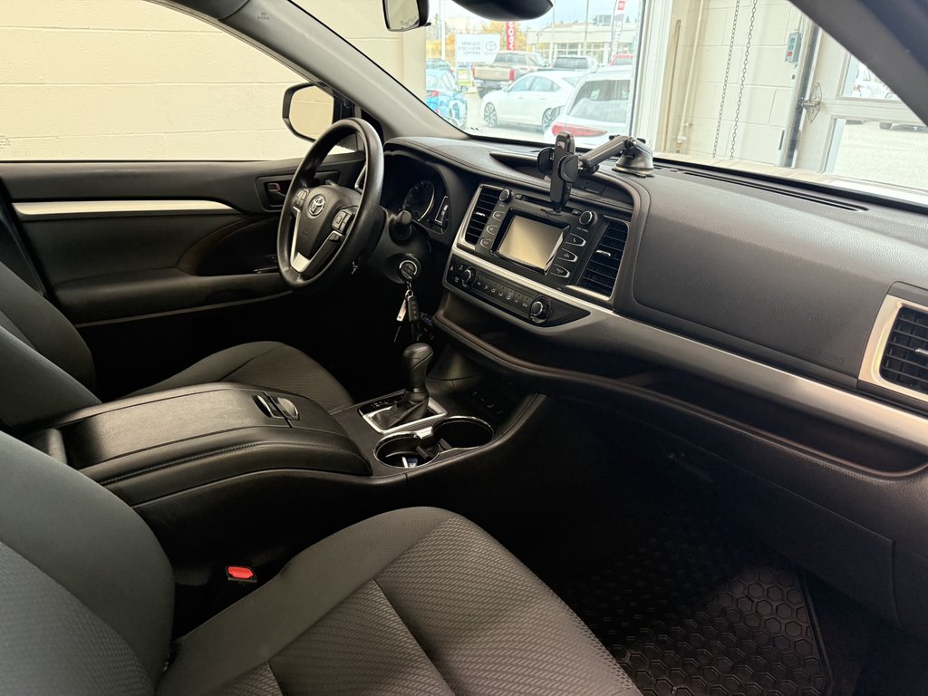 2017 Toyota Highlander LE AWD, in Magog, Quebec - 10 - w1024h768px