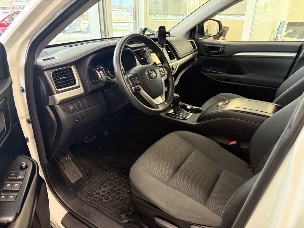 2017 Toyota Highlander LE AWD, in Magog, Quebec - 12 - w1024h768px