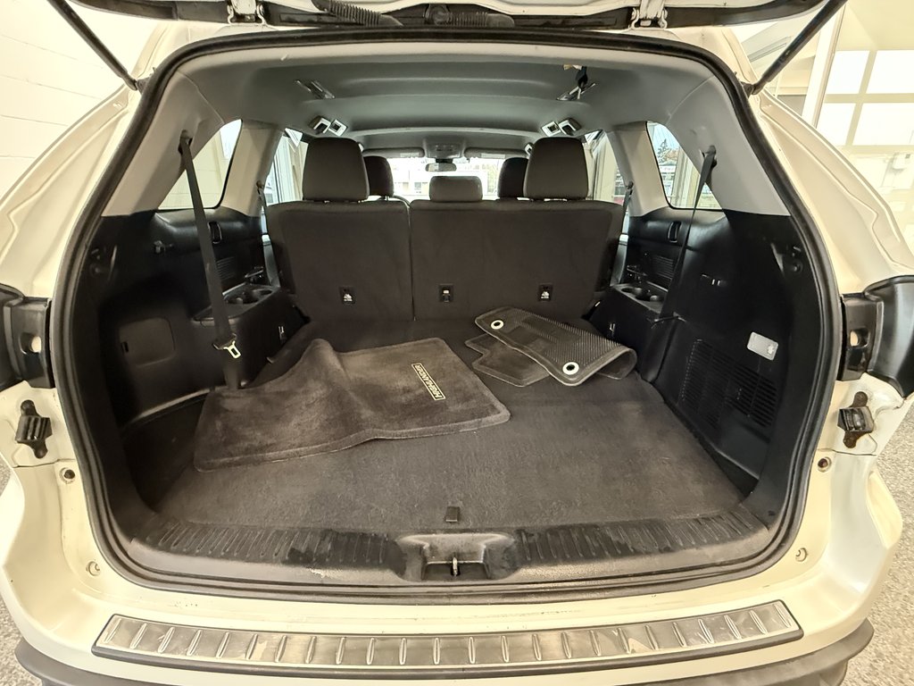2017 Toyota Highlander LE AWD, in Magog, Quebec - 8 - w1024h768px