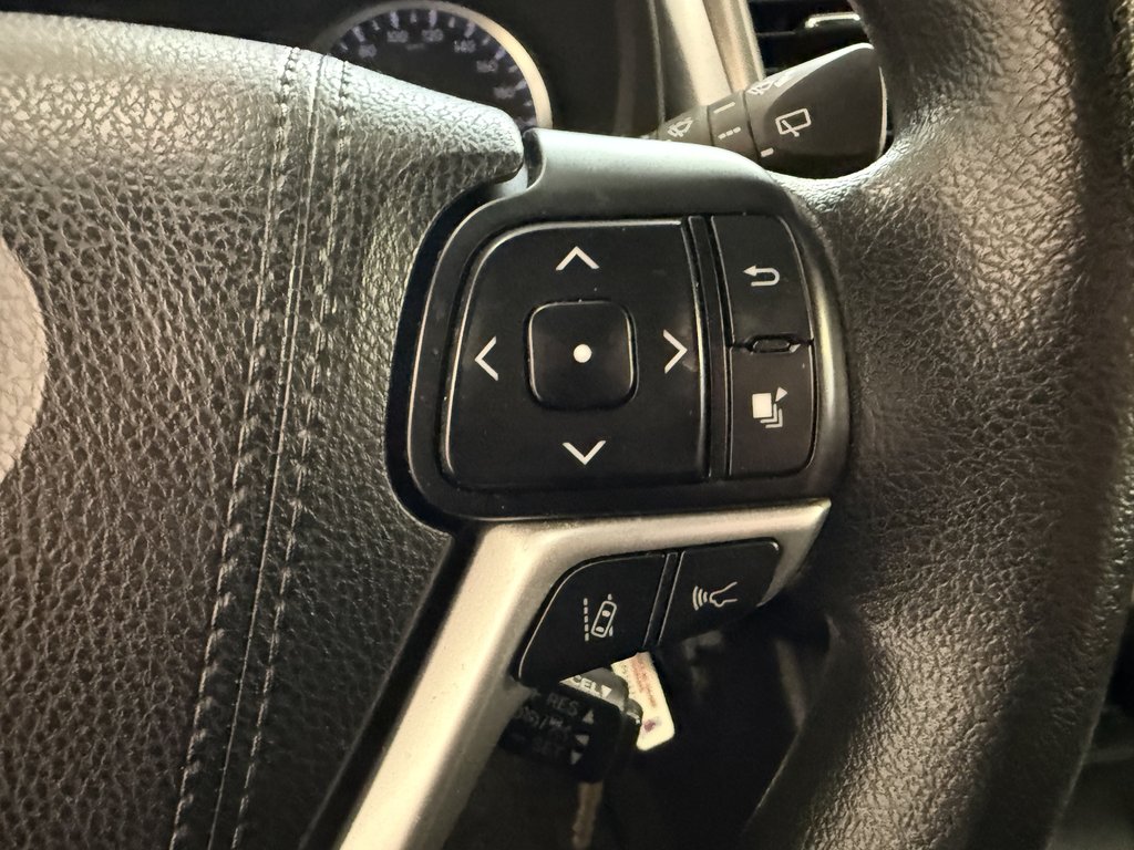 2017 Toyota Highlander LE AWD, in Magog, Quebec - 18 - w1024h768px