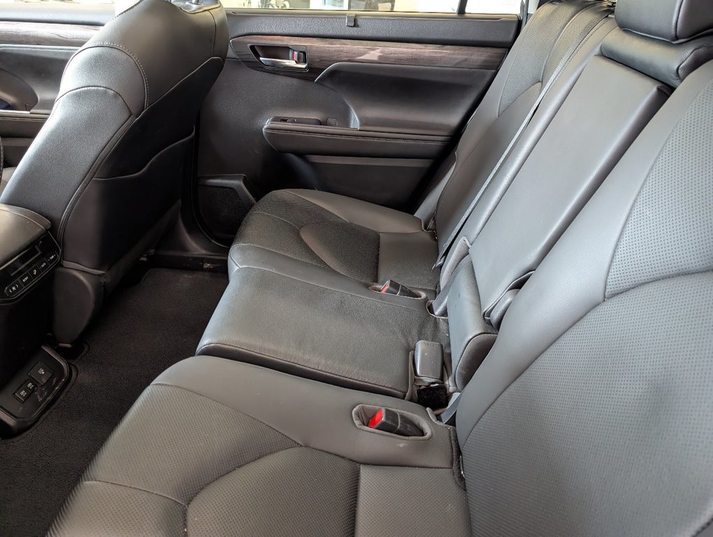 2020 Toyota Highlander Limited AWD, in Magog, Quebec - 12 - w1024h768px
