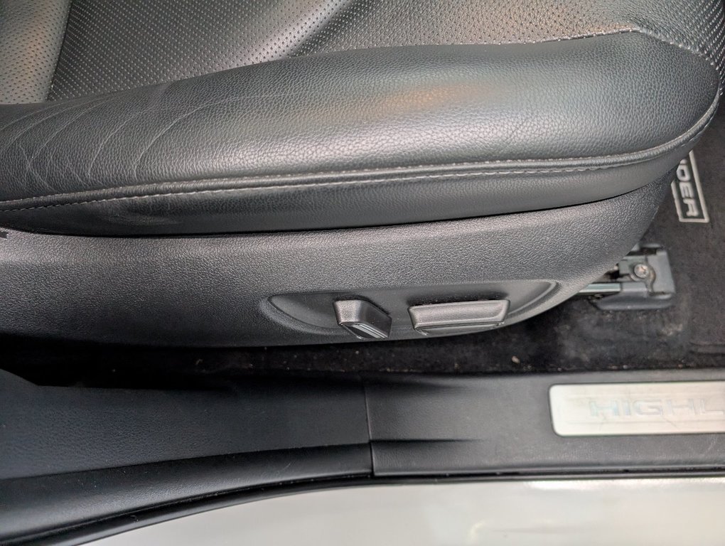 2020 Toyota Highlander Limited AWD, in Magog, Quebec - 11 - w1024h768px