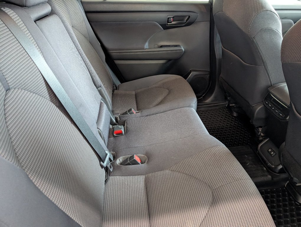 Toyota Highlander LE AWD 2020 à Magog, Québec - 9 - w1024h768px