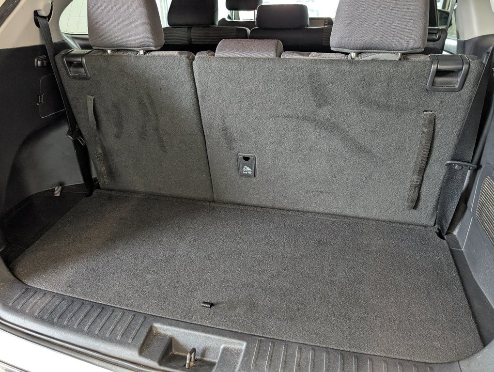 Toyota Highlander LE AWD 2020 à Magog, Québec - 7 - w1024h768px