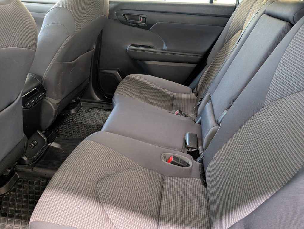 2020 Toyota Highlander LE AWD in Magog, Quebec - 10 - w1024h768px