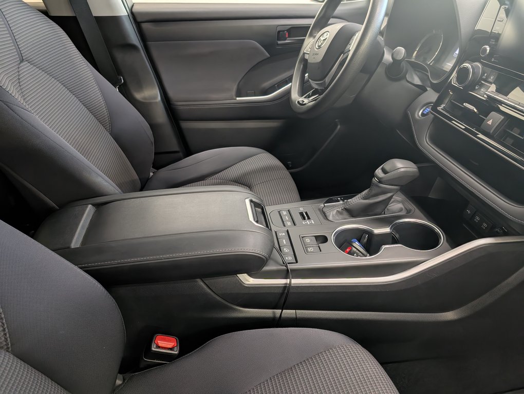 2020 Toyota Highlander LE AWD in Magog, Quebec - 8 - w1024h768px