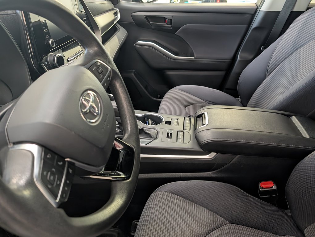 2020 Toyota Highlander LE AWD in Magog, Quebec - 11 - w1024h768px