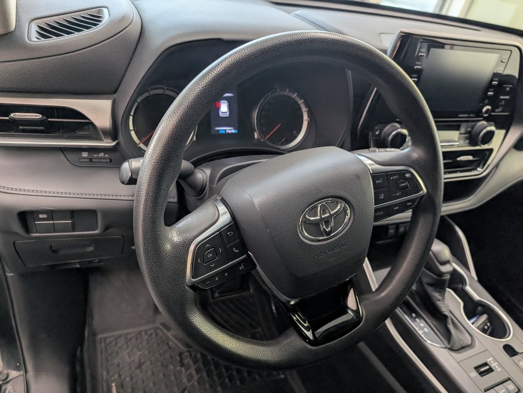 2020 Toyota Highlander LE AWD in Magog, Quebec - 12 - w1024h768px