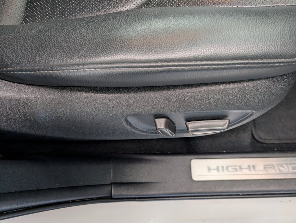 Toyota Highlander Limited AWD, 2020 à Magog, Québec - 9 - w1024h768px