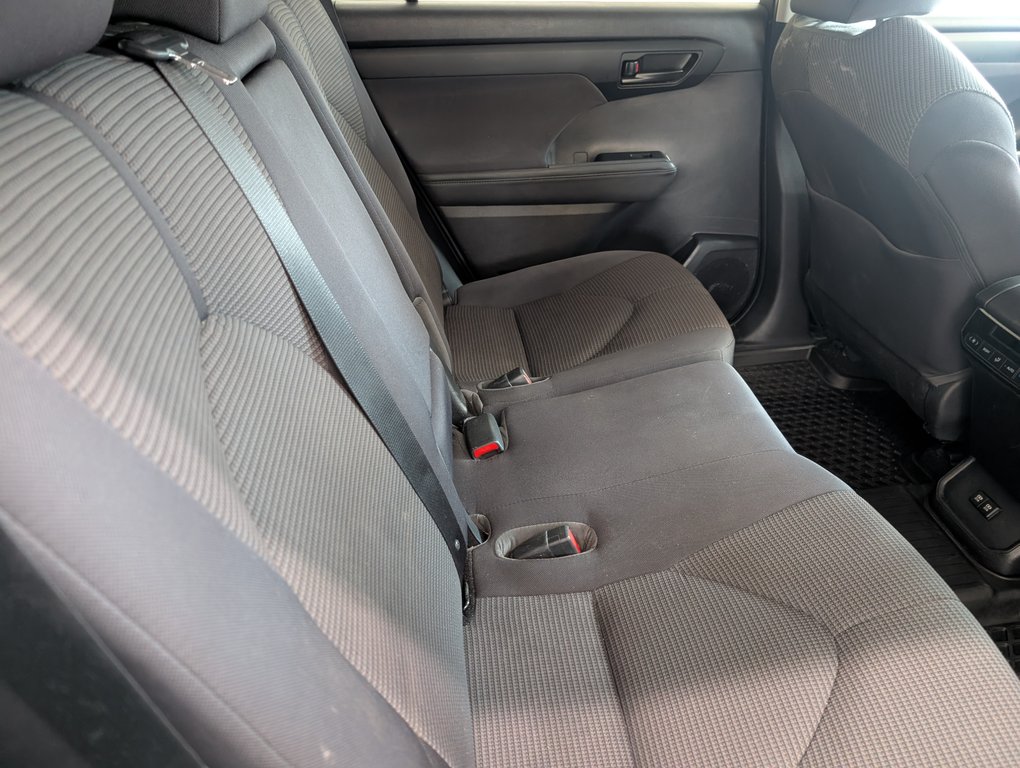 Toyota Highlander LE AWD 2020 à Magog, Québec - 7 - w1024h768px