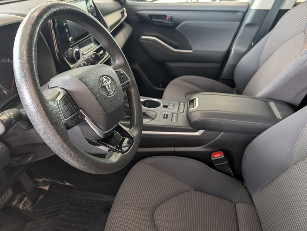 Toyota Highlander LE AWD 2020 à Magog, Québec - 11 - w1024h768px