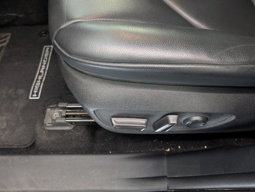 2021 Toyota Highlander XLE AWD, in Magog, Quebec - 16 - w1024h768px