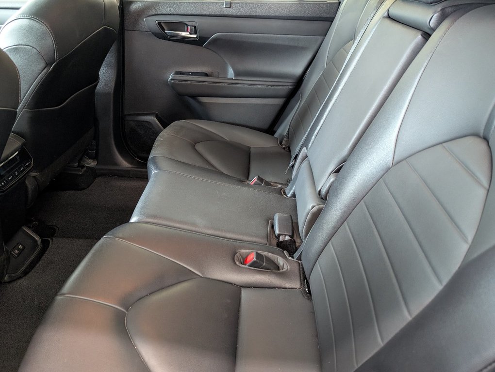 2021 Toyota Highlander XLE AWD, in Magog, Quebec - 13 - w1024h768px